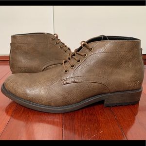 Andrew Marc leather Drake chukka boots size 10